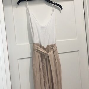 Shinestar, size Medium, color white and tan